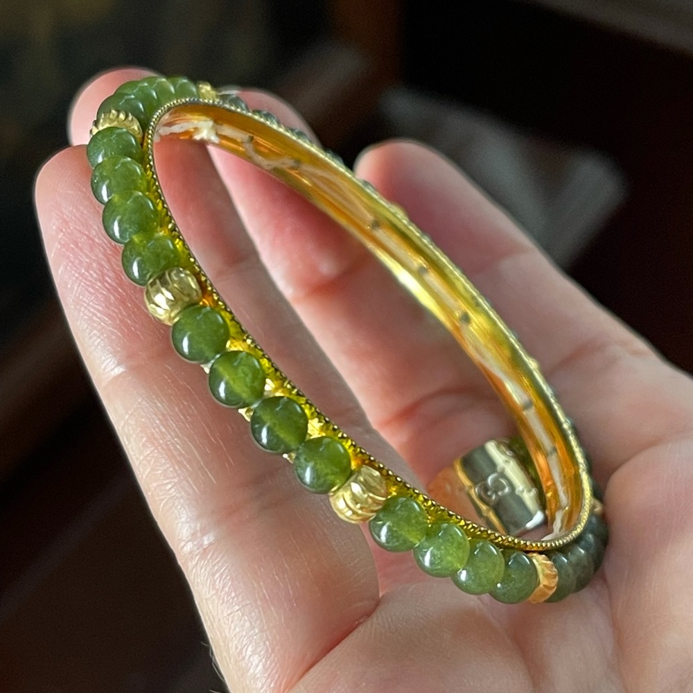 Spinach green jade gold tone bangle bracelet - Picture 2 of 6